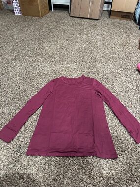 Women’s Long Sleeve Crewneck Tee in Berry